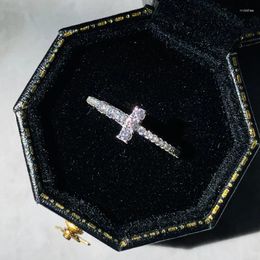 Cluster Rings Huitan Delicate Women Finger Ring Cross Design Cubic Zirconia Sparkling Accessories Female Fashion Versatile Daily Wear