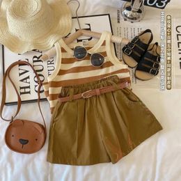 Clothing Sets Girls Fashion Striped Tank Top Set 2024 Summer Korean Edition Childrens Western Style Shorts Two Piece