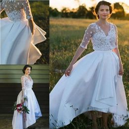 Bröllopslinje land klänningar en v nackhand gjorda blommor halv ärmar satin hög låg längd plus storlek festklänning brudklänningar