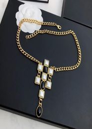 Vintage Fashion Jewelry For Women Party Europe Luxury Sweater Chain Black White Pearls Long Necklace C Stamp Gifts Chains7277816