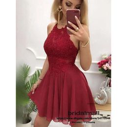 Cheap Dark Red Chiffon Short Homecoming Dresses Lace Applique Halter Neck Graduation Party Gowns Vestido De Festa Formal Bridesmaid Dress 2024 0430