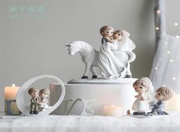 Miz Wedding Decoration Couple Figure Cartoon Statue Decor Bride Groom Cake Topper Home Accessories Gift Box T2007039356431