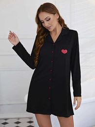 Women's Sleepwear Heart Print Womens Pajamas Dress Front Button Down Black Slpwear Notched Collar Nightgown Long Slve Nightwear Homewaer Suit Y240426