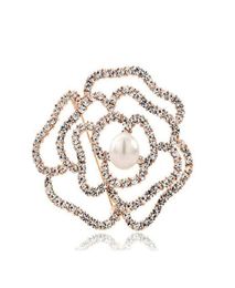 High Quality Hollow Rose Flower Brooch Women Fashion Scarf Pins Luxury Diamond Crystal Shell Pearl Brooches Wedding Bride Bouquet 7343319