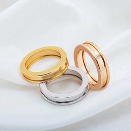 Band Rings High quality S925 sterling silver solid color ring suitable for womens light luxury fashion brand Equisite couple jewelry Q240429
