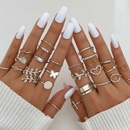 Band Rings IPARAM Fashion Silver Metal Ring Set with Heart shaped Butterfly Leaf Flower Crystal Finger Womens Jewellery Gifts Q240429