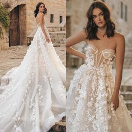 Linea sposa per berta un abbigliamento a cuore abito da sposa in pizzo sweep treno di appliques 3d designer abiti da sposa