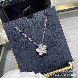 Designer Jewellery Luxury Graf Bracelet Pendant Necklace Flower Necklace Womens Full Diamond Flower Petals Pendant GF Graf Home Phantom Collar Chain