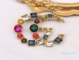 Luxury Women Men Designer Letter Brooches 18K Gold Plated Inlay Colorful Crystal Rhinestone Jewelry Brooch Pin Marry Christmas Par9892557