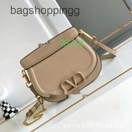 Vallenttiino Vo Designer Bags Bag Le High Woman Quality 2024 Round Cow Purse Handbags Womens Saddle Top Square Layer Cowhide Chain Small JNO7
