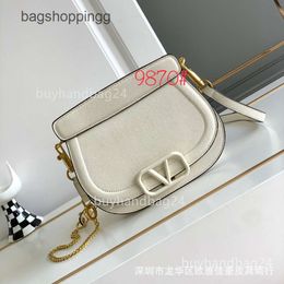 Layer Handbags Vallenttiino Square Vo Saddle Designer Chain Bags Bag Womens High Top Woman Cowhide Quality Small 2024 Cow Le Round Purse 8J0W