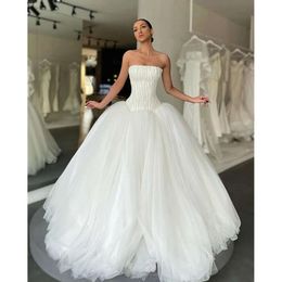 Linha sem alça para um vestido pérolas pérolas de noiva vestido de noiva de tule de tule vestidos de novia designer vestidos de noiva signatário