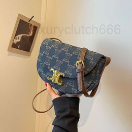 جلد CE Bag Lady Lady High Designer Underarm Cel Wallet Lady Bags Bags Leather Denim Saddle Bag New Half Round Bag 2024 Autumn and Win Rtkk