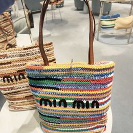 2024 Sommer neuer, vielseitiger Streifen Stroh gewebter Tasche Ein Schulterhandtasche Einkaufstaschen große Kapazität Tasche Mama Tasche Neue Trend 230621