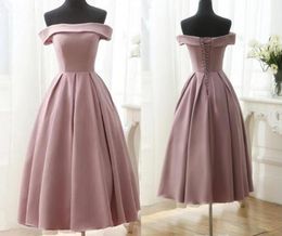 2021 Dusty Pink Knee Length Party Bridesmaid Dresses Off the shoulder Satin Corset Back with Sleeves Cheap Real Po Homecoming P1266615