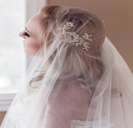 Top Fashion Simple High Quality Cut Juliet Cap Crystal Wedding Veil Bridal Cap Veils Elbow Length2872890