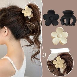 Luxury Acetic Acid Mini Flower Hair Claw For Women Girls Elegant Hair Decorate Small Hair Claw Clip High grade Hair Accessories