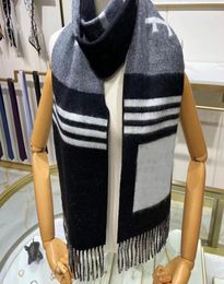 2022 Imitation Cashmere Women LW Scarf Winter Vintage Plaid Scarve Pashmina Foulard Bufanda Blanket Wrap Thick Shawls1952247