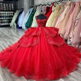 Abiti Quinceanera Sleeveletta rossa Abito a sfera con paillettes di cristallo lucido fuori dalla spalla Corset Corset in pizzo Applique Vestidos Para XV ANOS 15 DE