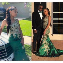 New Prom Sexy Green Emerald Dresses One Shoulder Gold Lace Appliques Beaded Cryatal Mermaid African Evening Dress Wear Cheap Party Gowns