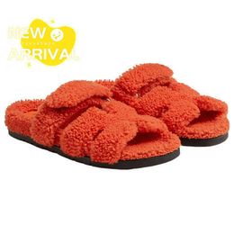 Scarpe da donna estate fresco pantofole designer sandals spiaggia viaggiare giunta scarpe abbinate galline gocce di peluche arancione da donna arancione