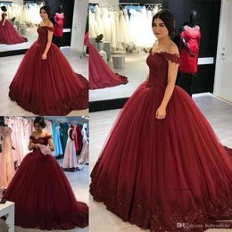 Saudiarabiska prinsessan Bury Off Axel Quinceanera Dresses Ball Gown Cap Sleeves Prom Evening Gowns Vestidos de Quinceanera 0430