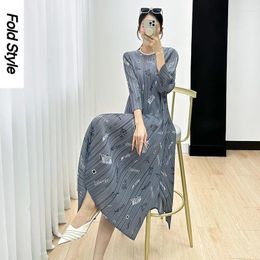 Casual Dresses Miyake Dress Women's 2024 Spring And Autumn Season Fashionable 3/4 Sleeves Round Neck Printed Temperament Pleated Long