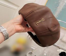 Fashion Berets Designer Hats For Women Leather Beret Eight Pages Together Designers Caps Mens Bucket Hat Y Bonnet Beanies New 22088430064