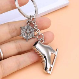 Keychains Lanyards Silver Colour Ice Skates Snowflake Pendant Key Ring Skating Key Chain Jewellery For Winter Keychains For Men Car Bag KeyRing Gift Q240429