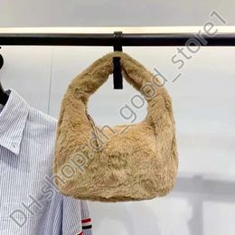 Miui Bag Womens Man Crossbody Designer Wander Luxury Mui Mui Bag Tote Handbags Half Moon Travel Clutch Bags Fluffy Winter Shoulder Bag 350 652