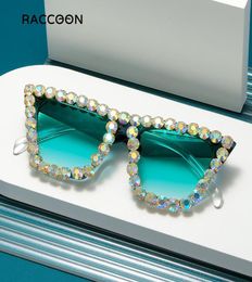 Sunglasses Rhinestones Cat Eye Glitter Women Cateye Vintage Sparkling Crystal Diamond Sun Glasses Model Catwalk Bling Eyewear26666930426