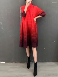 Casual Dresses GVUW Gradient Colour Pleated Dress For Women Lapel Loose Three Quarter Sleeve 2024 Autumn Female Fashion Fold Clothes 17G1935