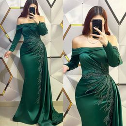 Noite escura de mangas verdes elegantes sereia vestidos de miçangas de festas do baile de formatura vestido longo vestido de trem para OCN especial