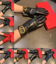 Women Winter Sheepskin Gloves Keep Warm Cashmere Glove Hollow Letter Designer Gloves High Grade Hand Accessories2609764