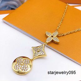 Designer Jewelery Flower Pendant Necklace with Diamond For Women Classic Luxury Brand Gold Gift with box