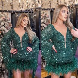 Hunter Green Sexy Tail Prom Dresses With Feathers Long Sleeves Sequins Mini Evening Dress Custom Made Above Knee Length V Neck Party Gown 0431