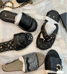 Parigi 2024 Nuovi designer di lusso Donne Sandals Channel Quilted 2c a doppia gelatina Donne casual Slipisti piatti Summer Beach Women Slide Macaron Sandalias Macaron Sandalias