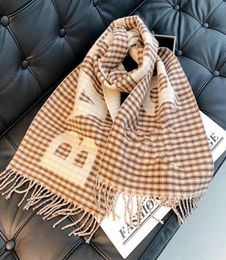 High quality scarf designs for men women winter wool Fashion designer cashmere shawl Ring luxury letter Cheque gifts Size 20035CM105710119