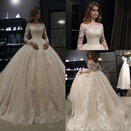 Kaplica ślubna sukienki Suknia Piłka długie rękawy Bridal najnowszy z zapieknięcia na ramieniu niestandardowe koronkowe aplikacje kryształy vestido de novia plus size 403