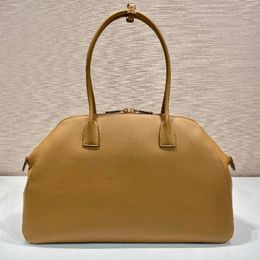 Designer Women Cow Leather Big duffel bag Fashion Gold Zipper Luggage Bag Beach Swimming bag Men Outdoor Sport Gym Bag Totes Travel Shoulder handbag