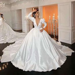 Sleeve Vintage Princess Dubai Long Ball Wedding Dresses Chapel Train V-Neck Open Back Satin Saudi Arabic Bridal Gown