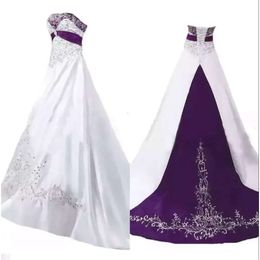 Purple Vintage White A och linjeklänningar Stropplösa satinpärlade spetsbroderi sveptåg plus storlek bröllopsklänningar med korsett BC14903