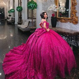 Kleid Rose rote Glitterkugel Quinceanera kleidet sich von der Schulterkristall -Perlen Tull Corset Vestidos de 15 Anos