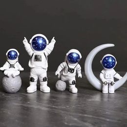 4 pcs Astronaut Figure Statue Figurine Spaceman Sculpture Educational Toy Desktop Home Decoration Model For Kids Gift 240430
