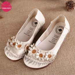 Casual Shoes Women's Leather Loafers Slip On Flats Round Toe Cute Chrysanthemum Breathable Comfortable Driving Fashion Soft