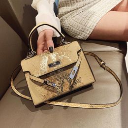 Shoulder Bags 2024 Snake Pattern Portable Bag European And American Fashion Slung One Women's Beautiful Versatile Flip