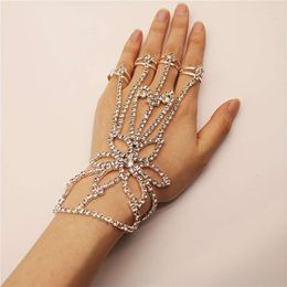 Costume Accessories 1pc Fashion Personalised Hollow Flower Rhinestone Hand Back Fingerchain Nightclub Party Shining Crystal Ring Bracelet Jewellery