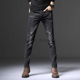 Designer jeans for uomo nero jeans jeans maschi maschi slim fit piccoli piedi autunno nuovo tendenza raschiato versatile versatile lunghi pantaloni per uomini