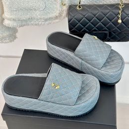 Womens Platform Heels Sandals Slip On Slipper Designer Lambskin Quilted Texture Hardware Matelasse With Pearl Casual Shoe Ladies Slies Gilrs Outdoor Beach Shoe