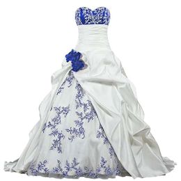 Vintage satin en linje broderi bröllopsklänningar älskling hals ruched handgjorda blommor vita och blå brudklänningar domstolståg plus storlek brud klänning och nd nd nd